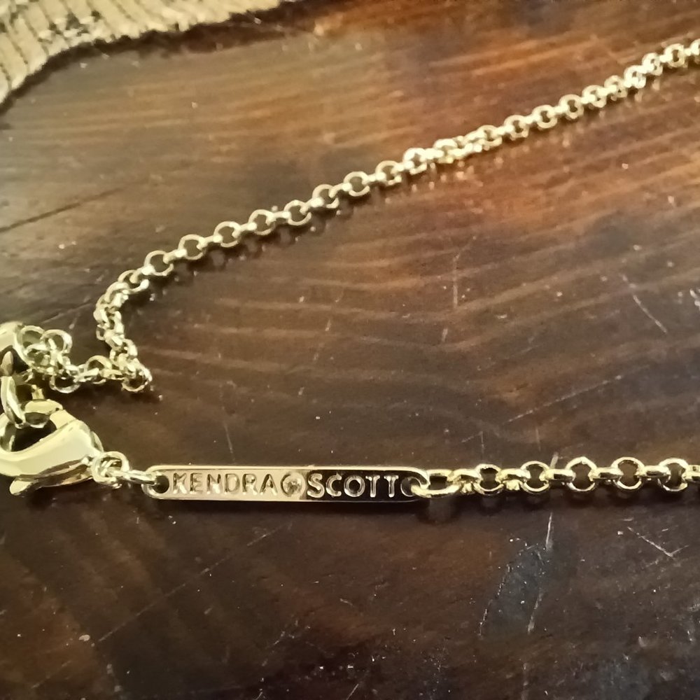 Kendra Scott necklace